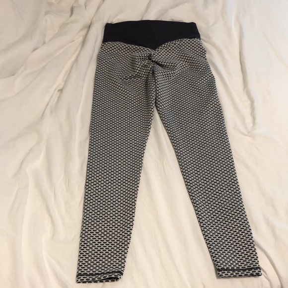 RIOJOY Scrunch Butt High Waisted Leggings - Picture 2 of 5